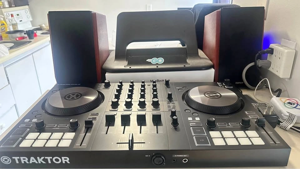 Traktor Kontrol S3 4 channel All in one Controller