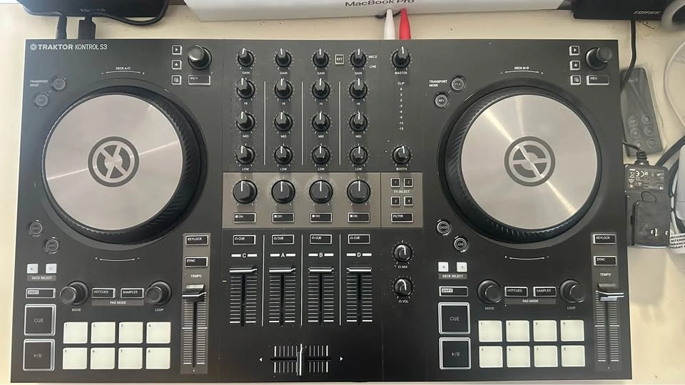 Traktor Kontrol S3 4 channel All in one Controller - photo 2