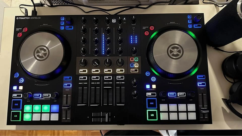 Traktor Kontrol S3 4 channel All in one Controller - photo 3