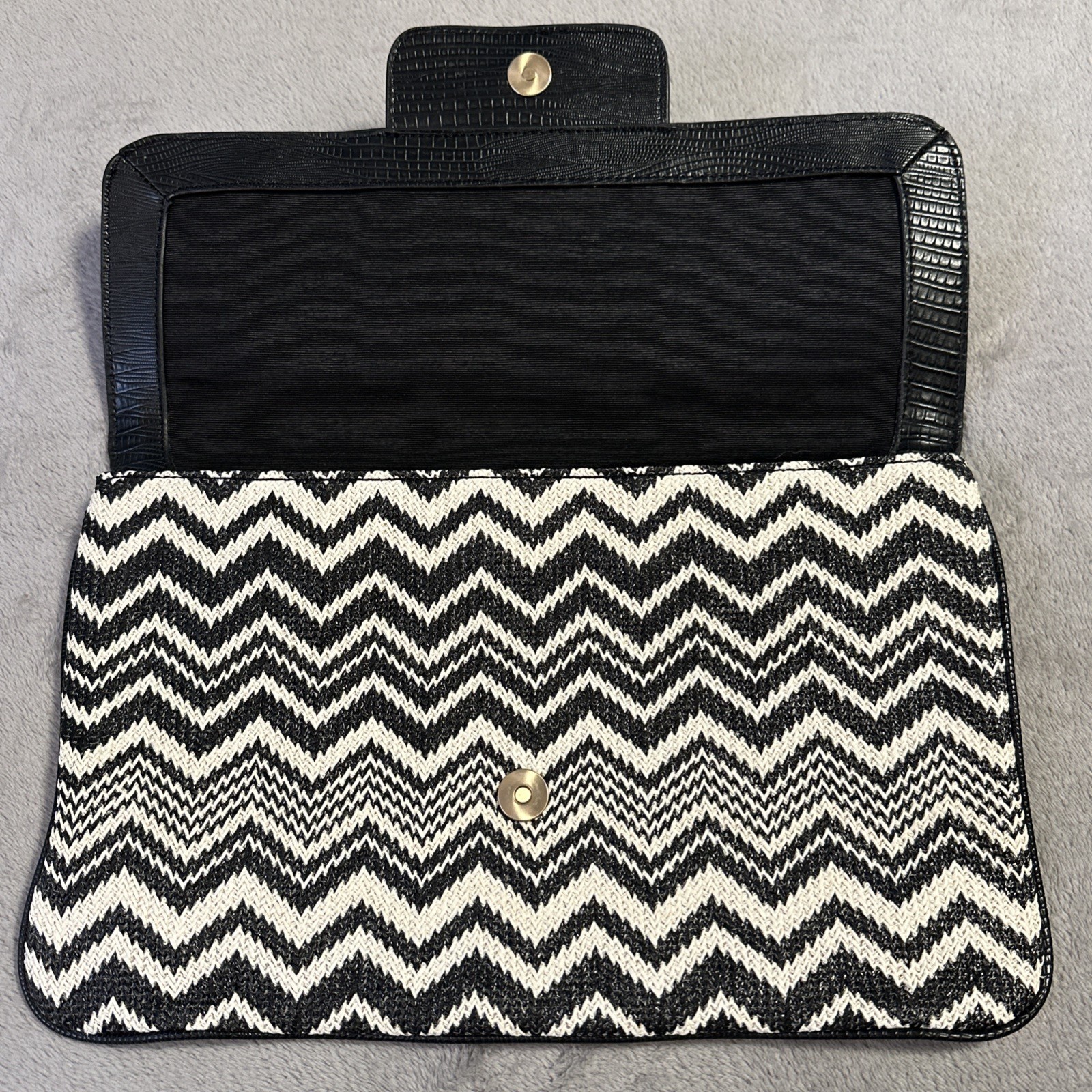 BCBG Max Azria Black & White Chevron Clutch - photo 4