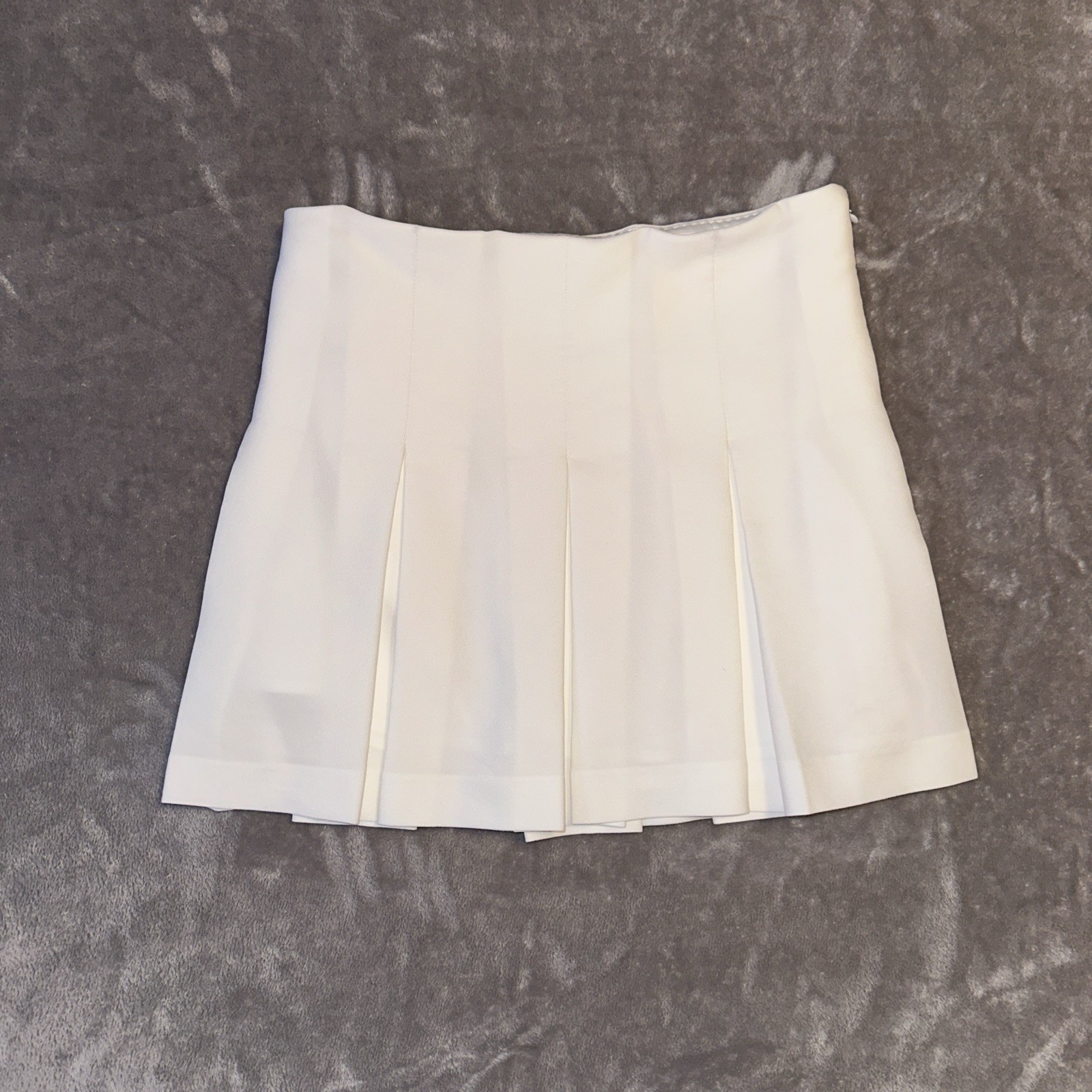 Aritzia Babaton Hathaway Pleated Mini Tennis Skirt White Size 4
