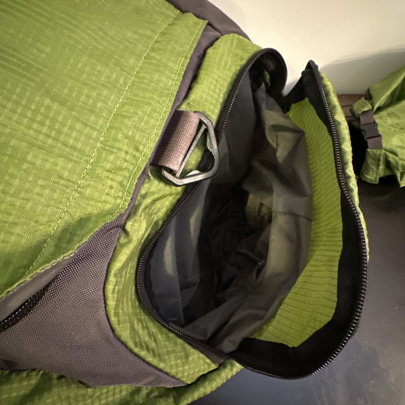 Eddie Bauer Duffle Bag Green Gray Expedition 24 Ripstop Nylon We - photo 5