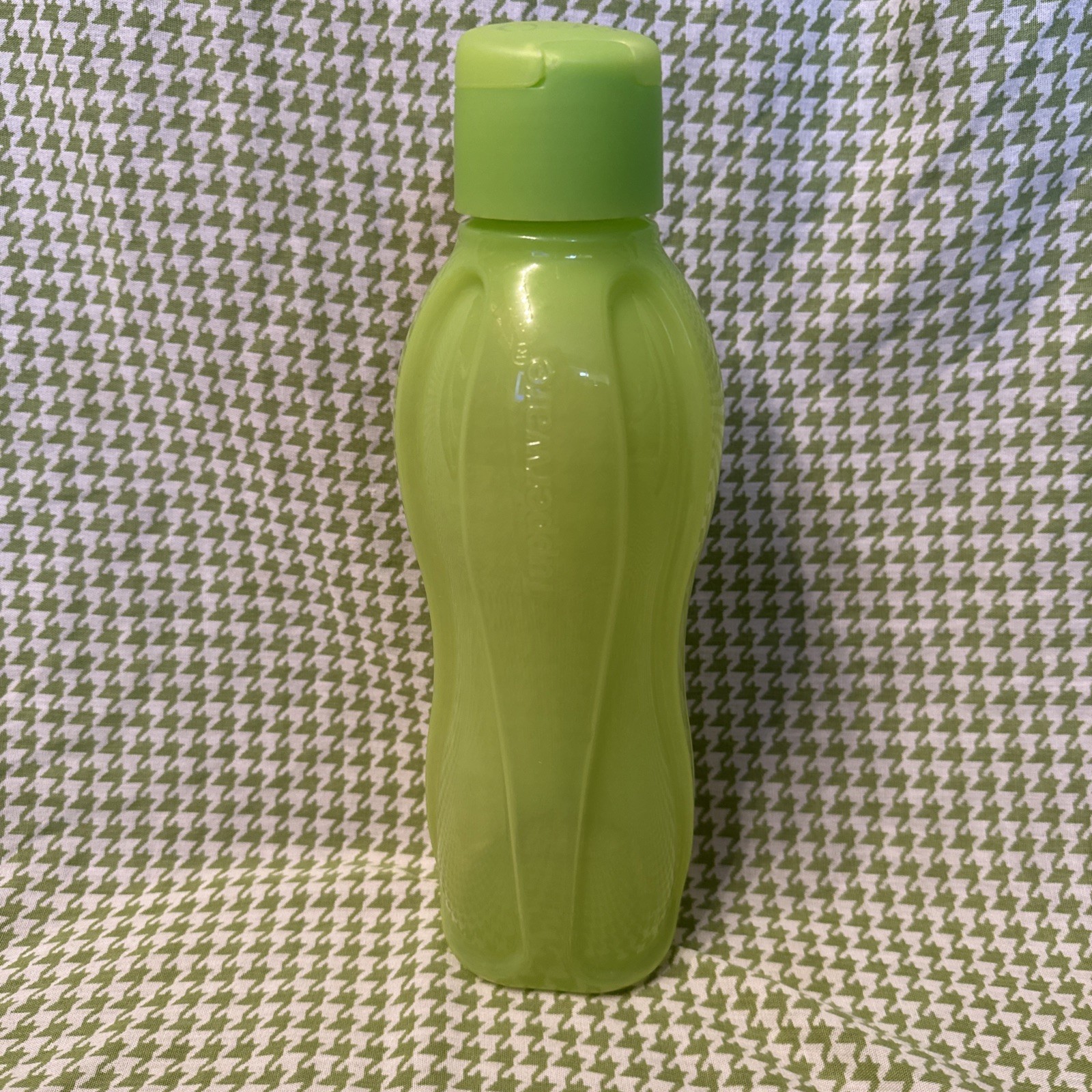 Tupperware Large Eco Water Bottle 1 Liter 32 oz Margarita Green
