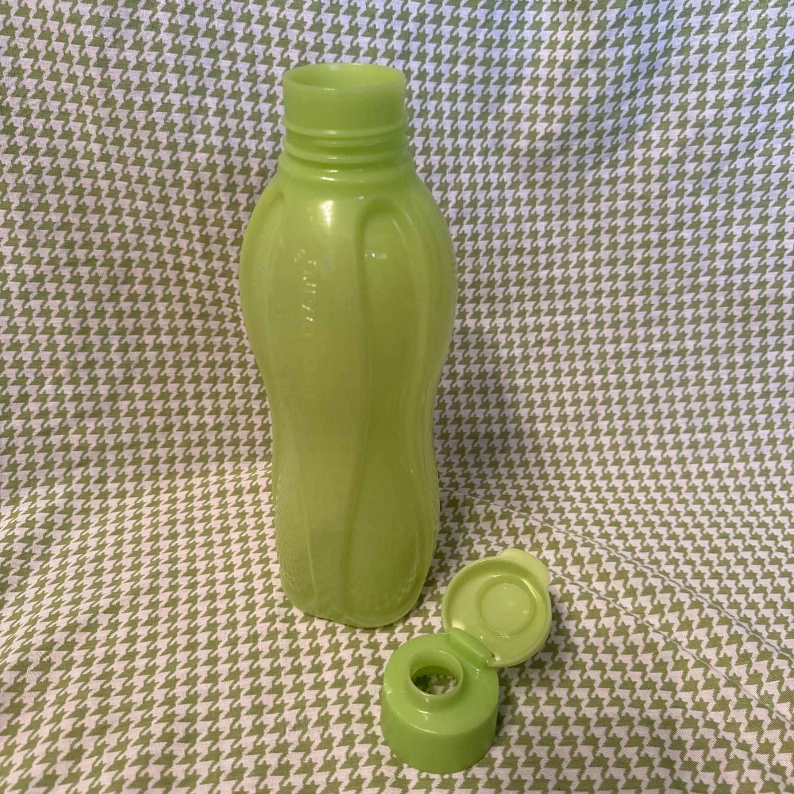 Tupperware Large Eco Water Bottle 1 Liter 32 oz Margarita Green - photo 2