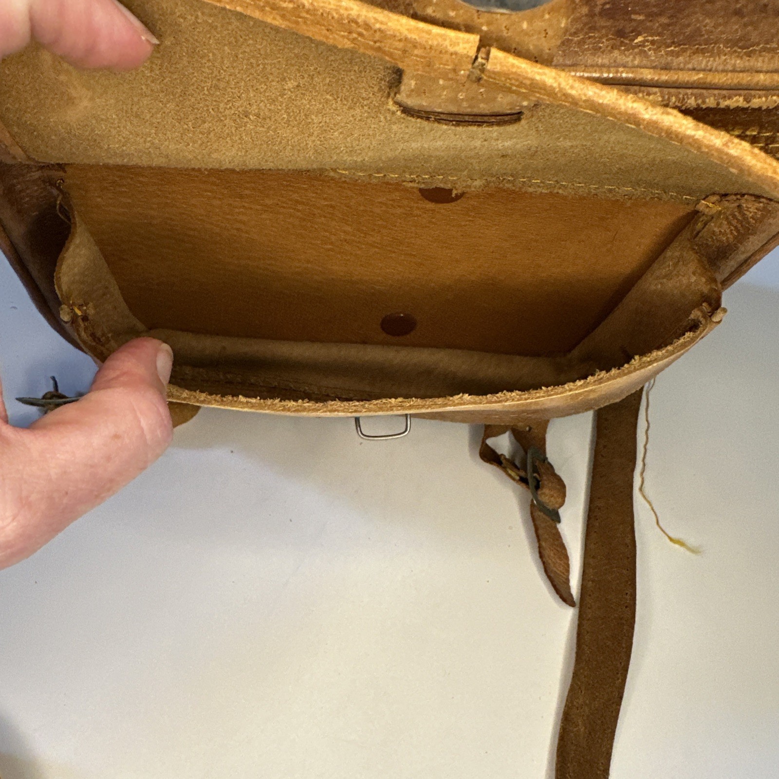 Ready to restore! Vintage Leather Camera Bag Case Brown Antique - photo 4