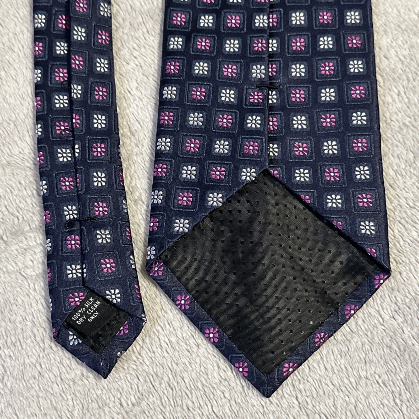 Pierre Cardin Men's Necktie Navy Blue Purple Floral Daisies Text - photo 3