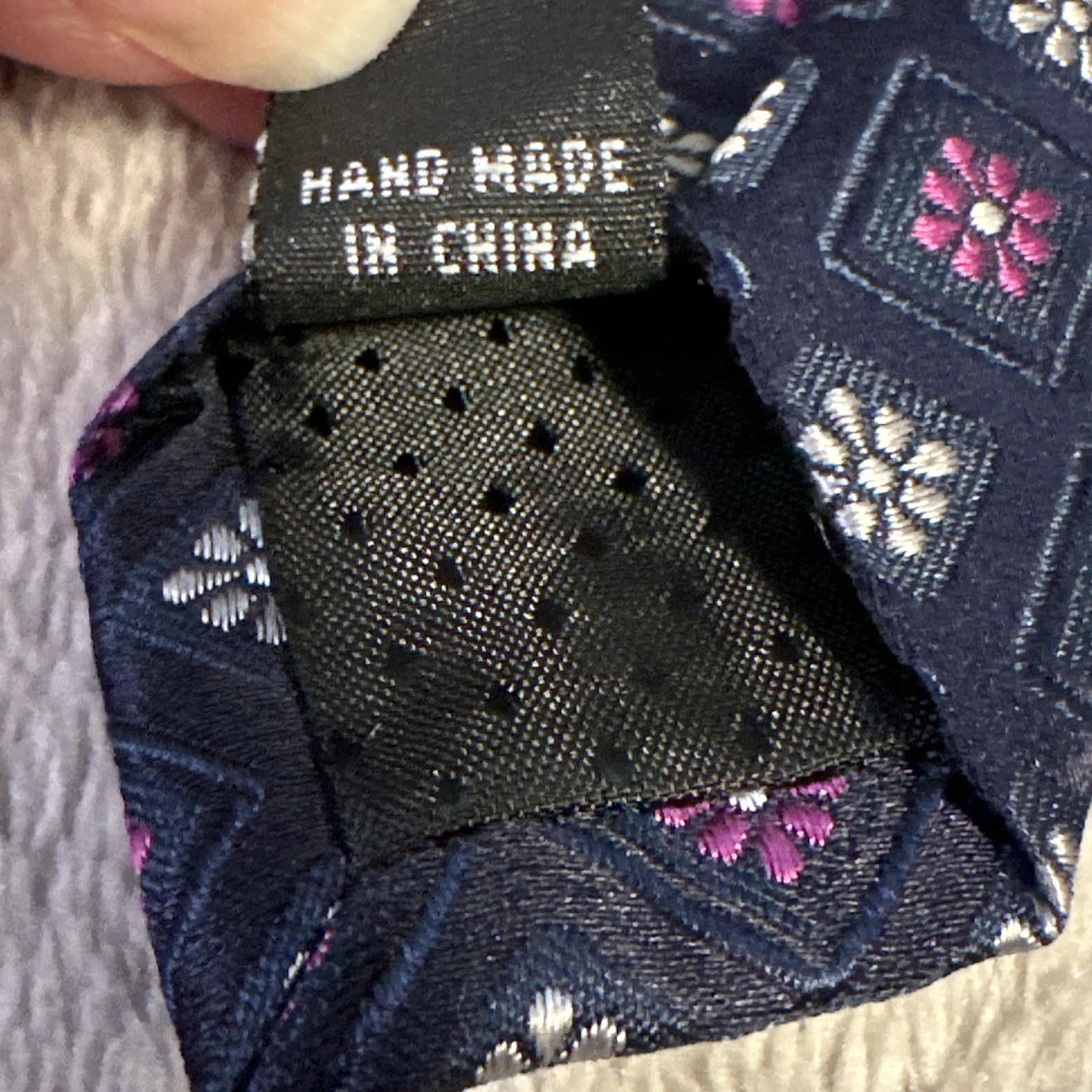 Pierre Cardin Men's Necktie Navy Blue Purple Floral Daisies Text - photo 4