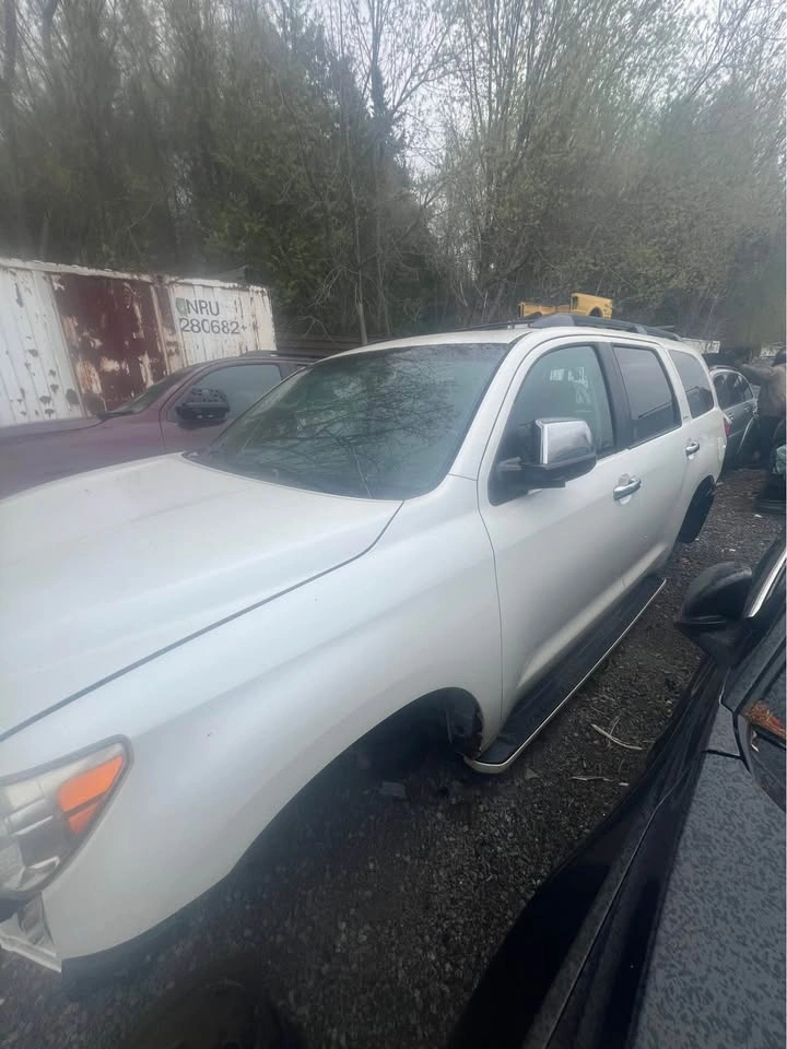 2009 White Toyota Sequoia for Parts - photo 2