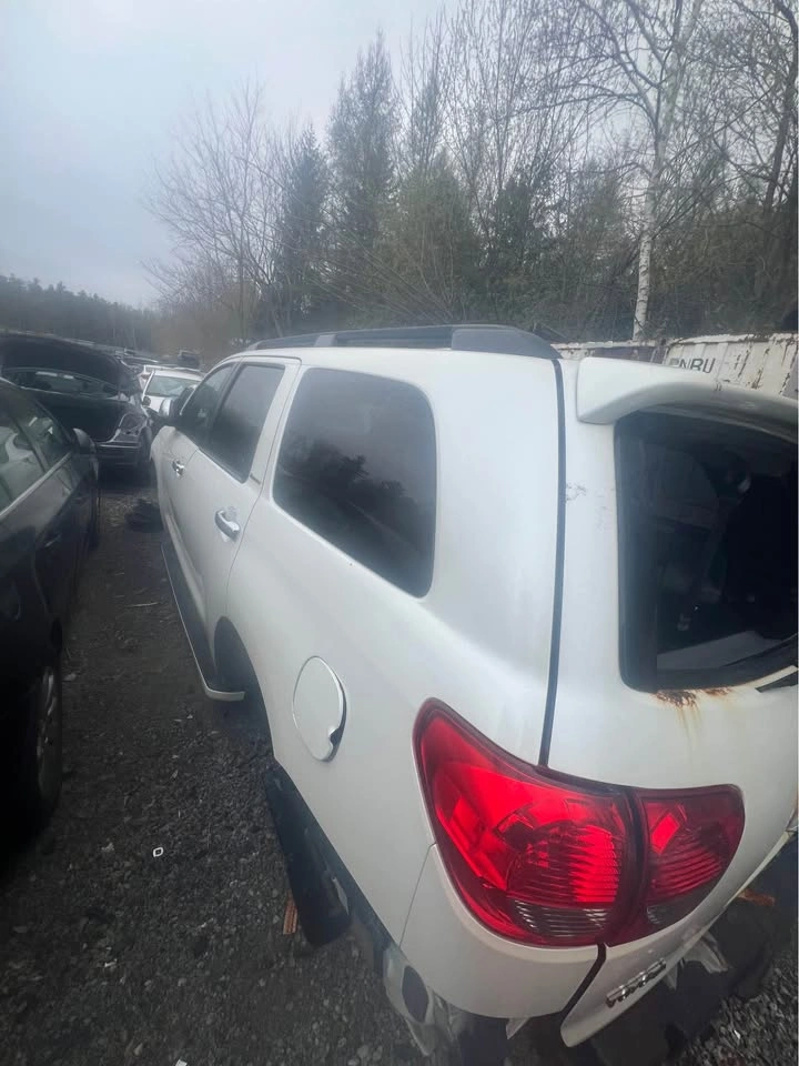 2009 White Toyota Sequoia for Parts - photo 4