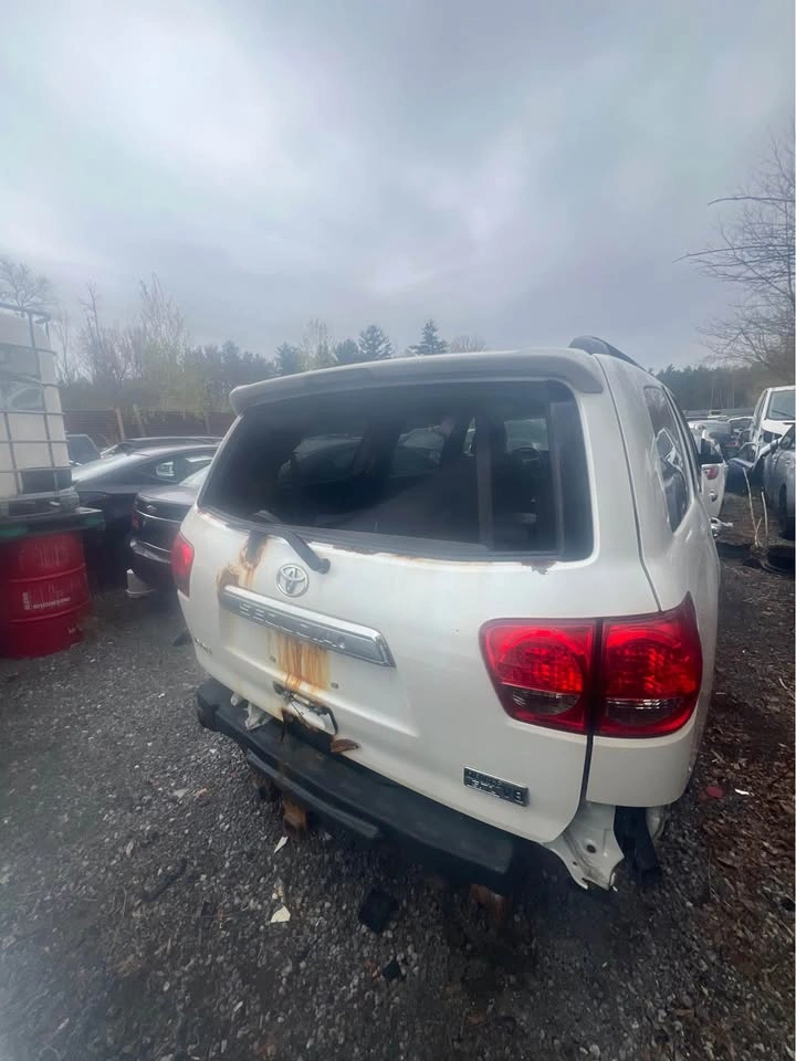 2009 White Toyota Sequoia for Parts - photo 5