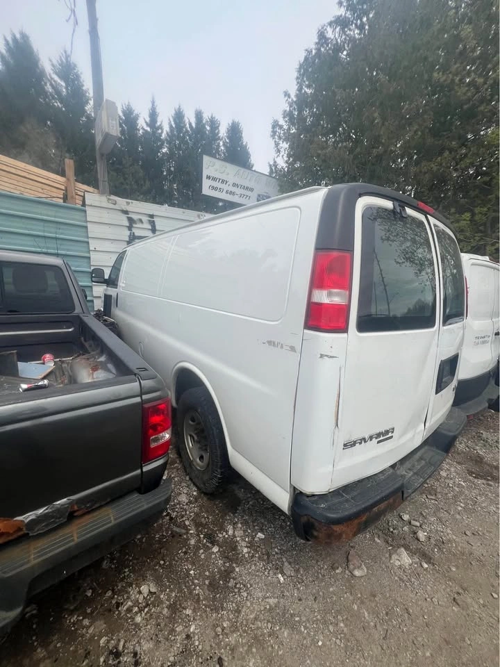 2010 GMC Savana Van - Body Parts Only - photo 2
