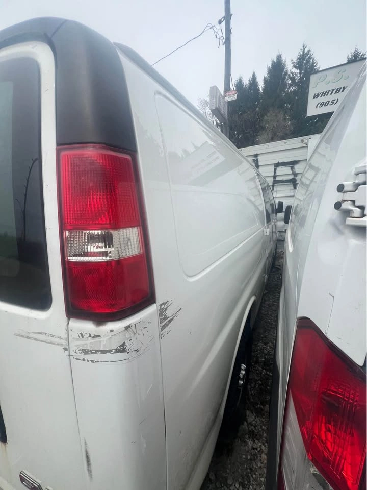 2010 GMC Savana Van - Body Parts Only - photo 3