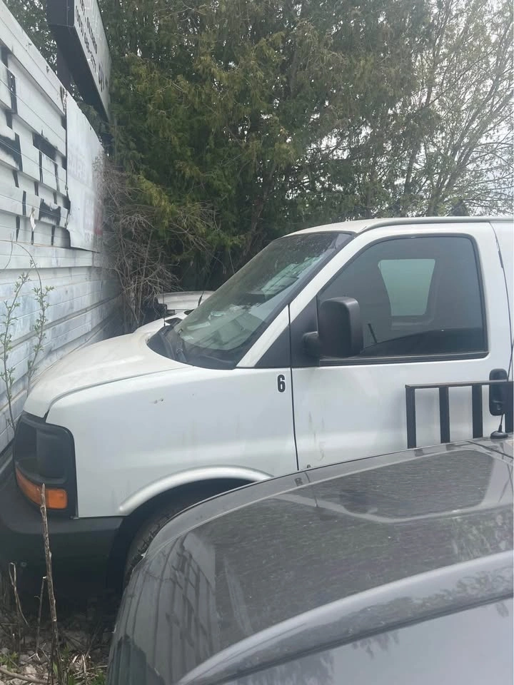 2010 GMC Savana Van - Body Parts Only - photo 5