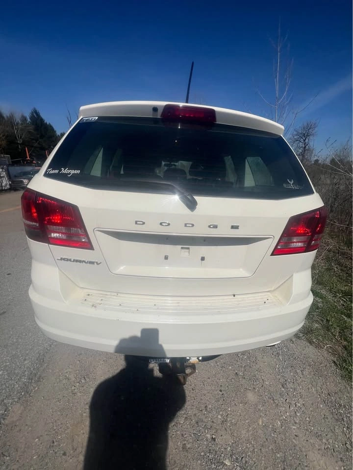 White Dodge Journey SUV Body Parts (2010-2019) - photo 2