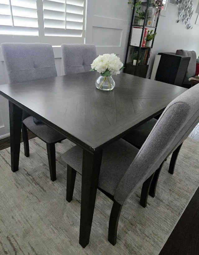 Dining Set with 4 Upholstered Chairs