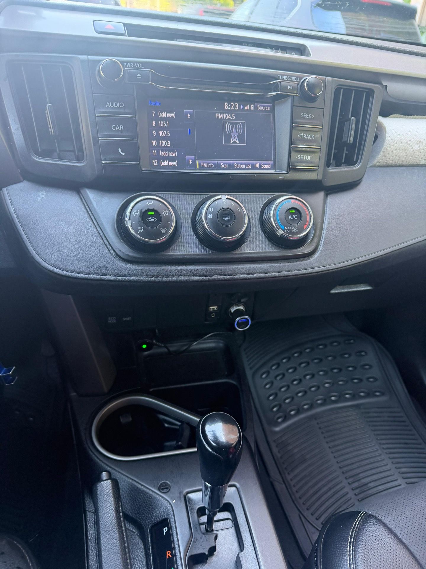 2017 Toyota Rav4 - photo 5