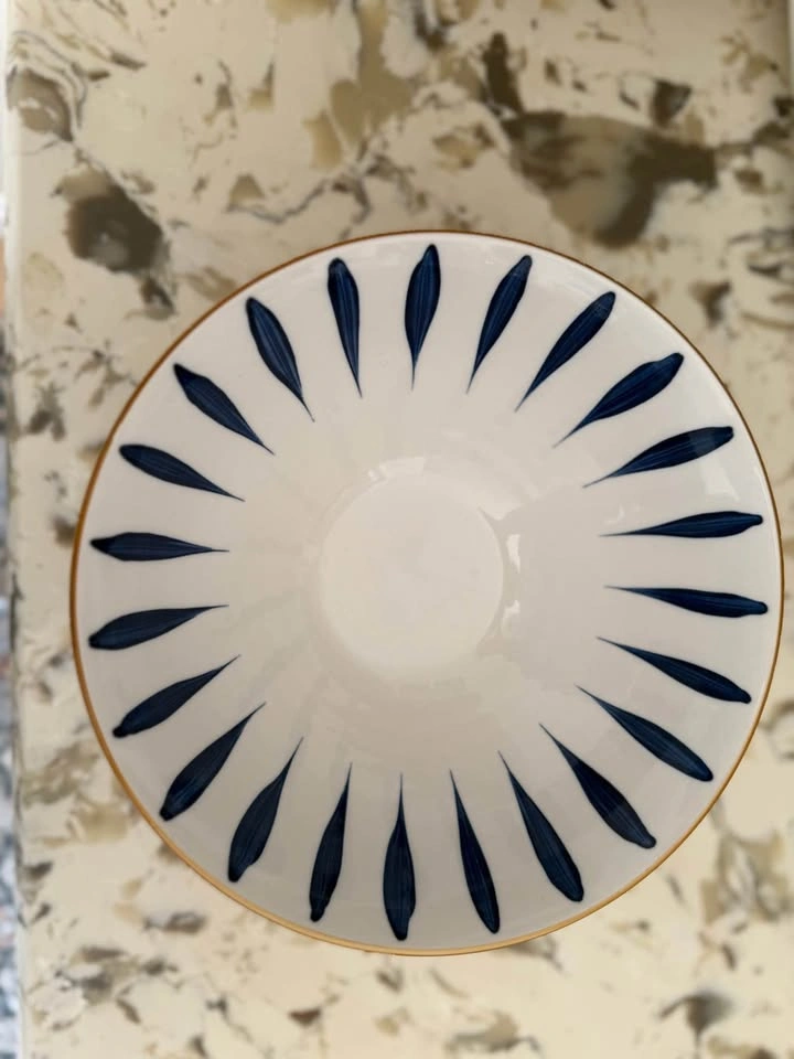 Beautiful Matching Serving Plates - photo 2