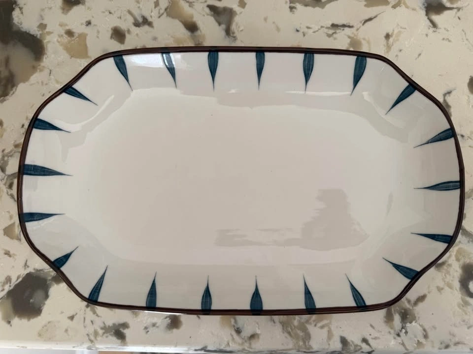 Beautiful Matching Serving Plates - photo 3