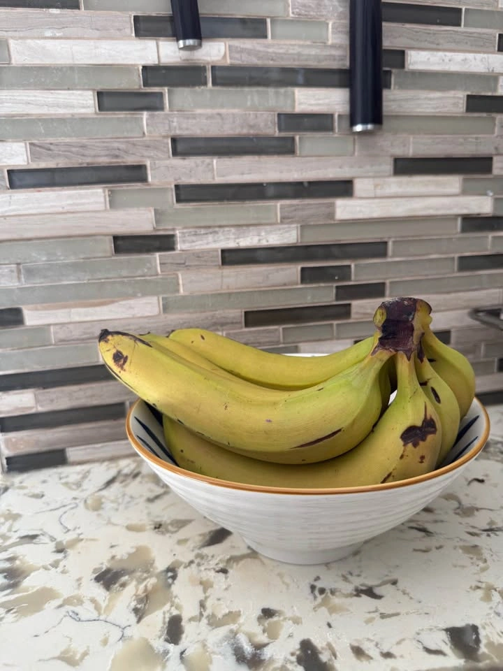 Beautiful Matching Serving Plates - photo 5