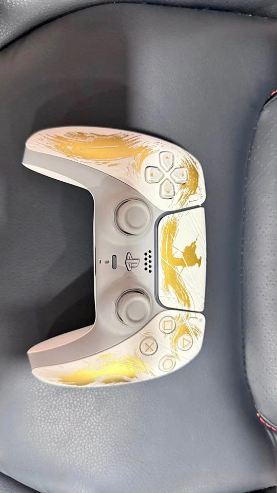 DualSense Wireless Controller – Ghost of Yōtei Gold Limited Edit