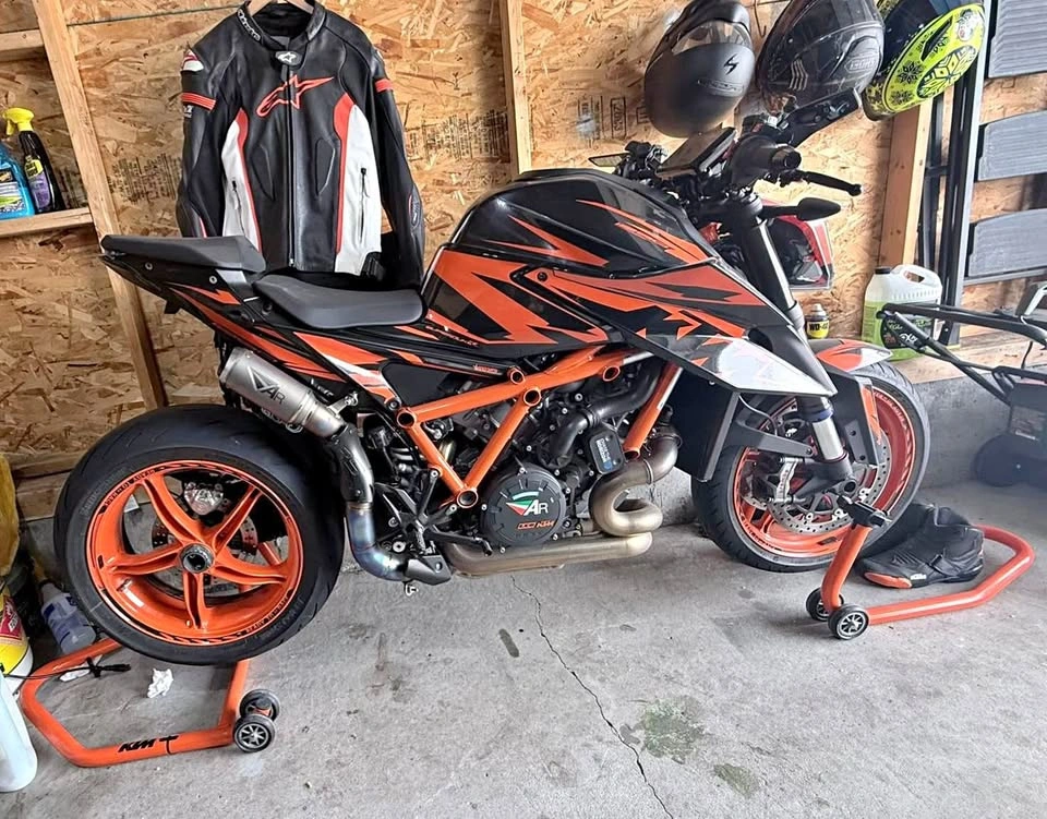 2022 KTM 1290 Super Duke R