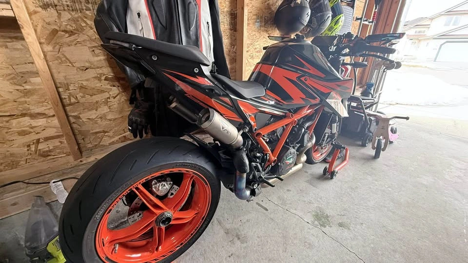 2022 KTM 1290 Super Duke R - photo 3