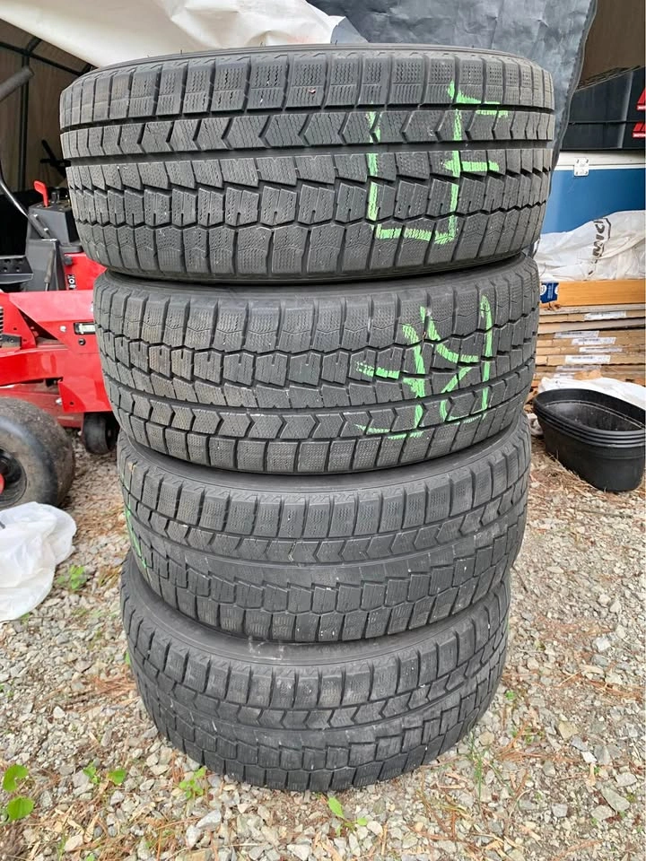 Dunlop Winter Maxx WM02 235/45R18 winter tires (4)