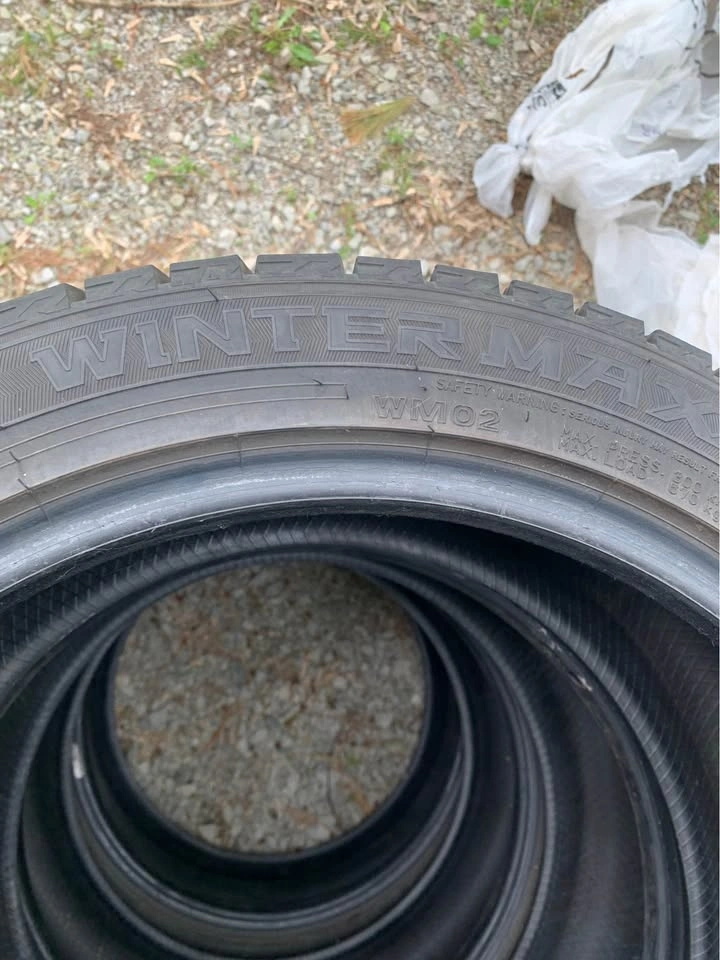 Dunlop Winter Maxx WM02 235/45R18 winter tires (4) - photo 3
