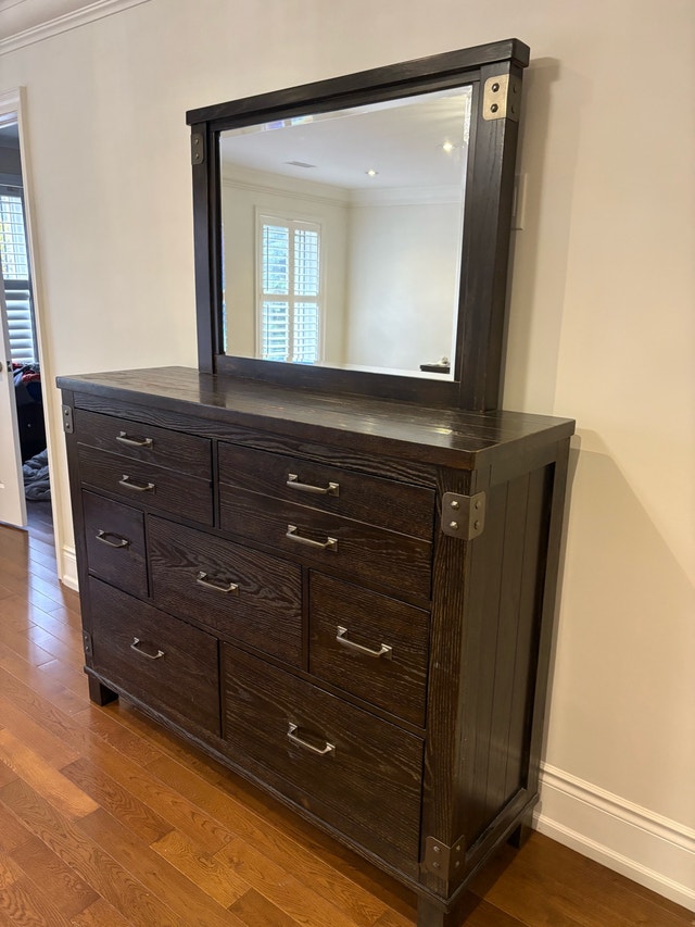 King Size Ashly Bedroom Set - photo 3