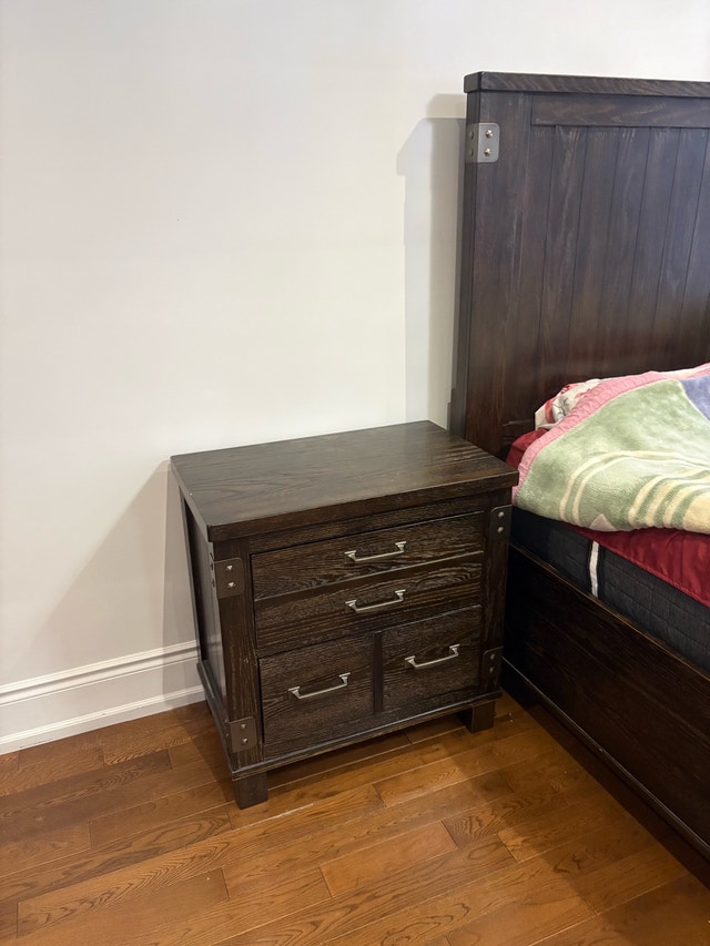 King Size Ashly Bedroom Set - photo 4
