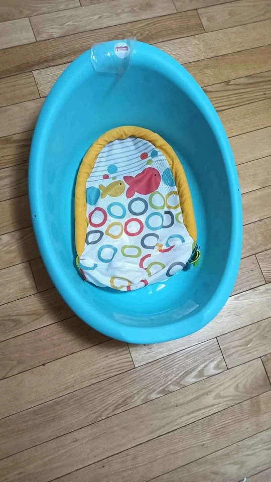 Baby bath tub