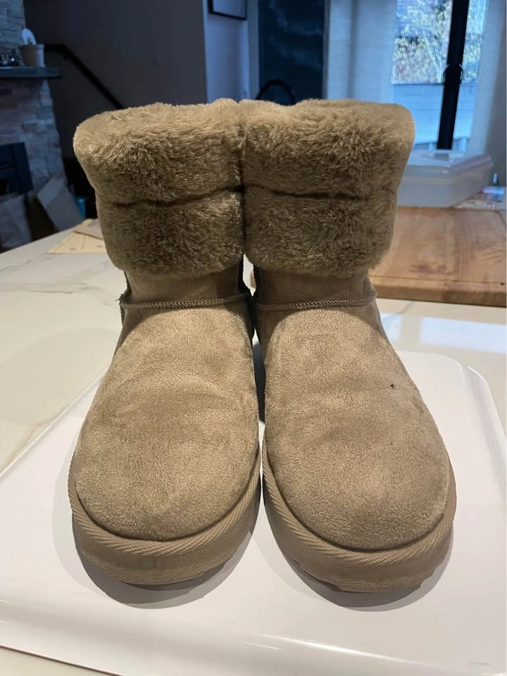 UGG STYLE BOOTS - SIZE 9 - photo 2