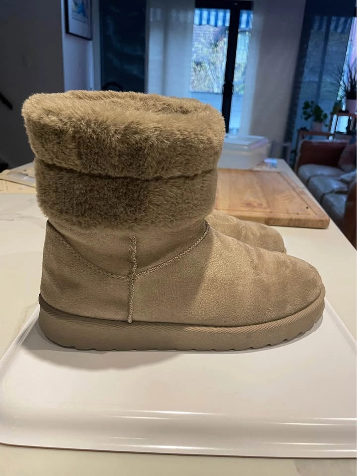 UGG STYLE BOOTS - SIZE 9 - photo 3
