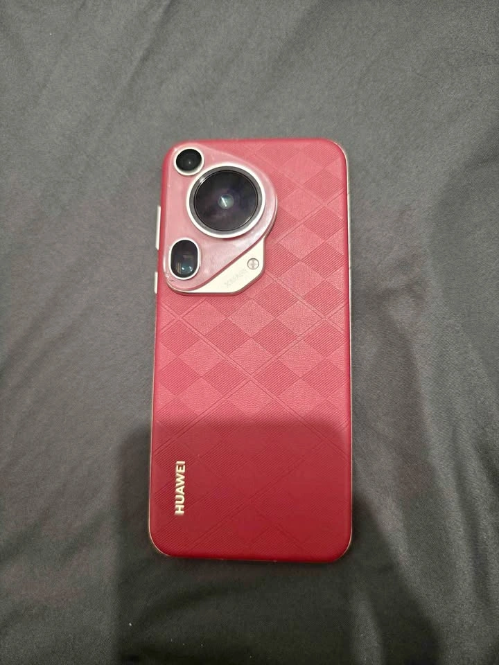 Huawei P70 Ultra Red Exclusive