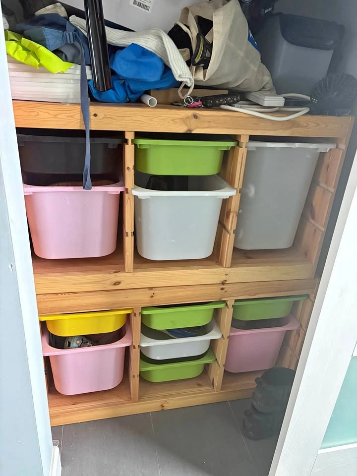 Trofast storage unit with bins
