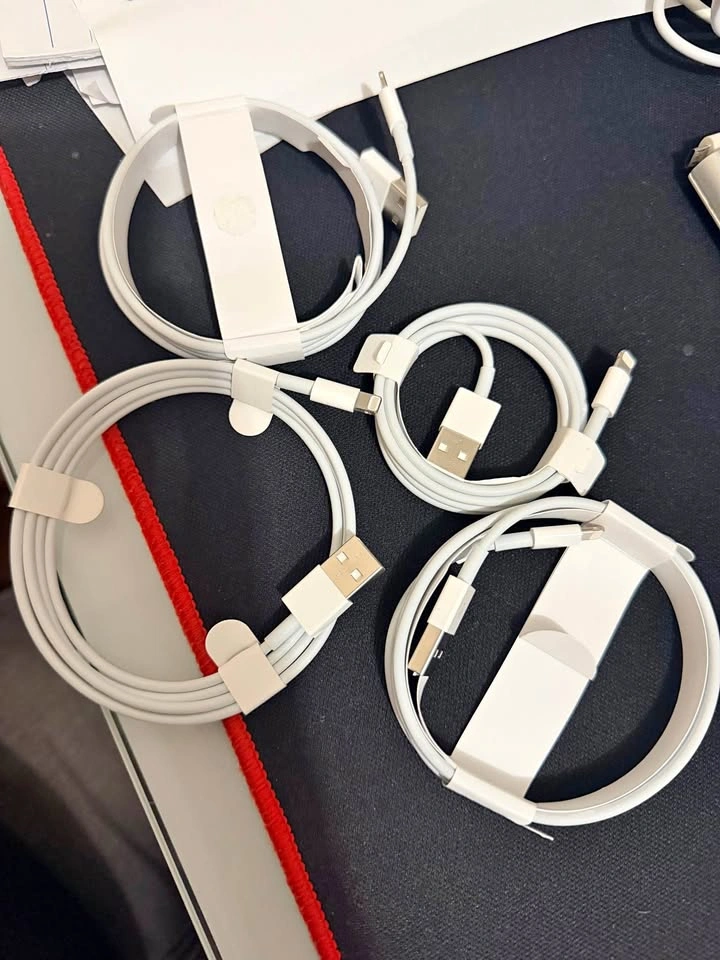 New Apple USB to Lightning Cable