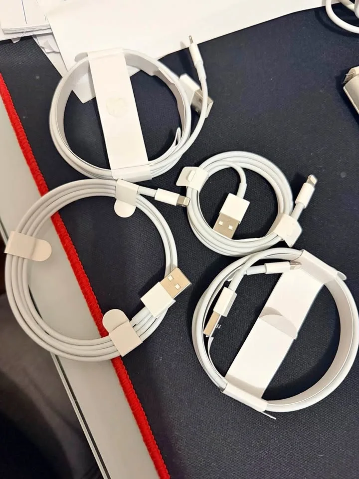 New Apple USB to Lightning Cable