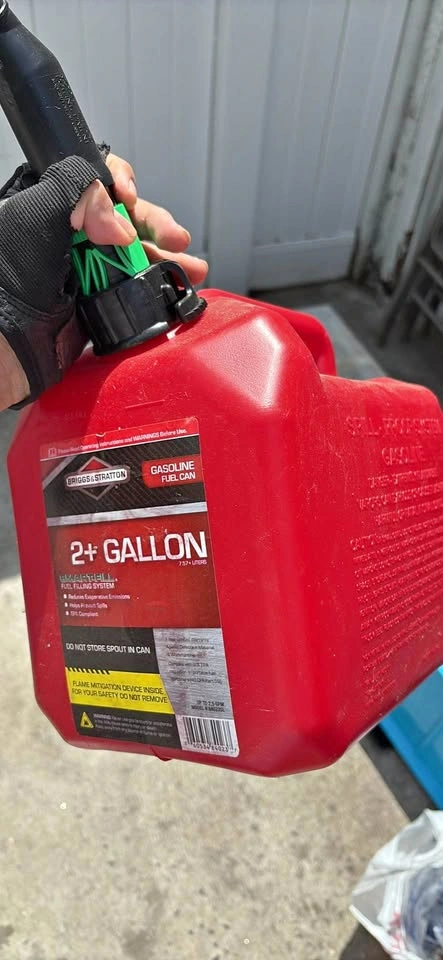 2+ Gallon Gas Can (Briggs & Stratton) – Like New
