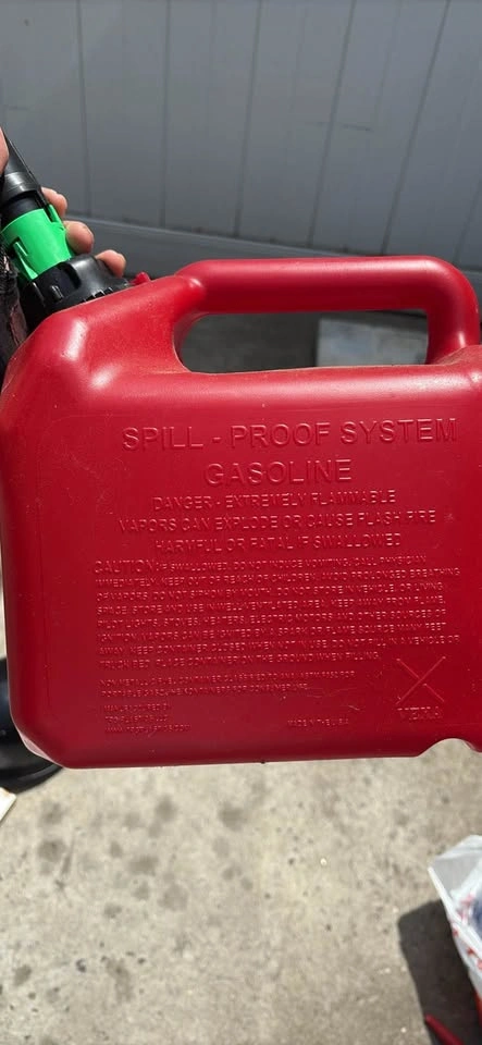 2+ Gallon Gas Can (Briggs & Stratton) – Like New - photo 2