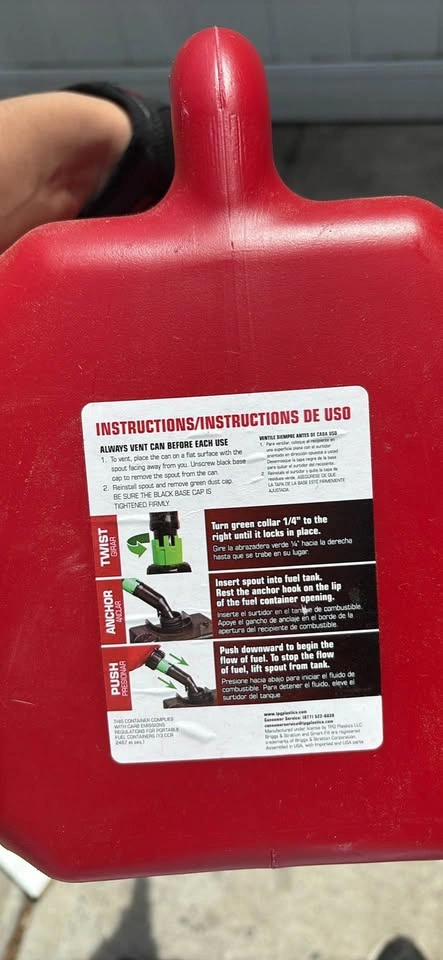 2+ Gallon Gas Can (Briggs & Stratton) – Like New - photo 3