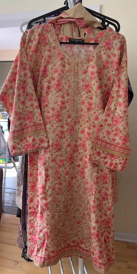 Beautiful 3 Piece Lawn Embroidered Suit - photo 3