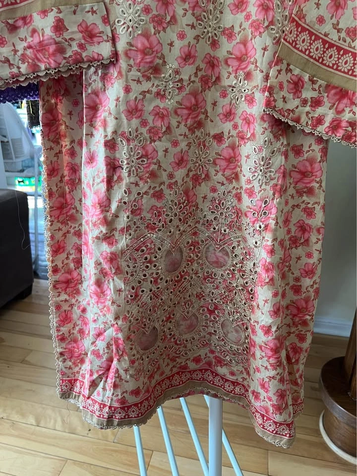 Beautiful 3 Piece Lawn Embroidered Suit - photo 4