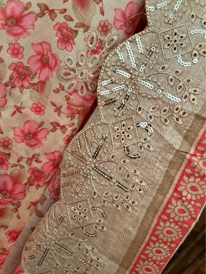 Beautiful 3 Piece Lawn Embroidered Suit - photo 5