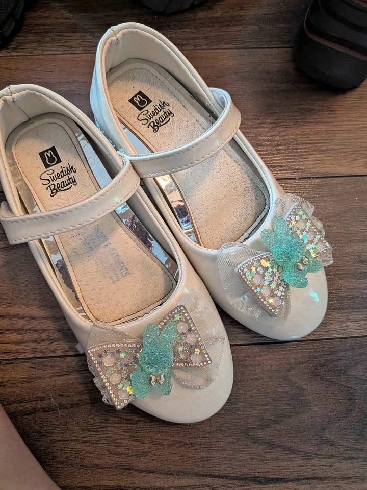 White Girls' Dress Shoes Size 8-9 (8y-9y) with Butterflies