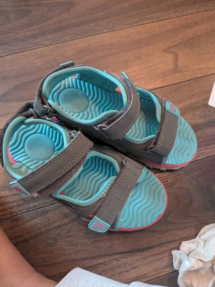 White Girls' Dress Shoes Size 8-9 (8y-9y) with Butterflies - photo 4