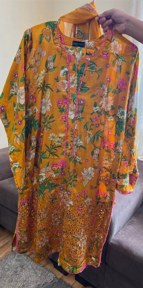 3pcs Lawn Embroidered Suit with Chiffon Dupatta - photo 2