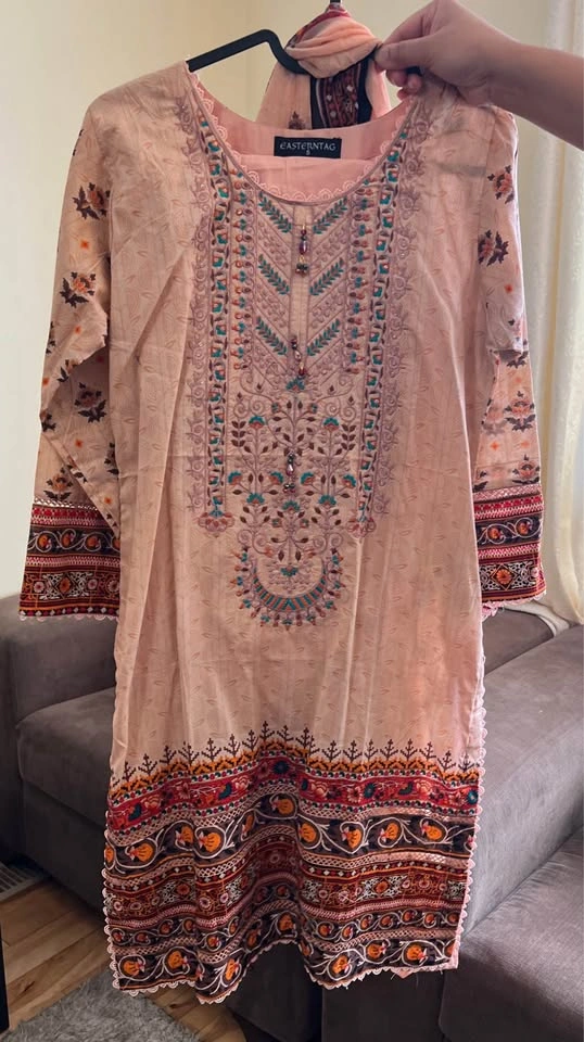 3pcs Lawn Embroidered Suit with Chiffon Dupatta - photo 3