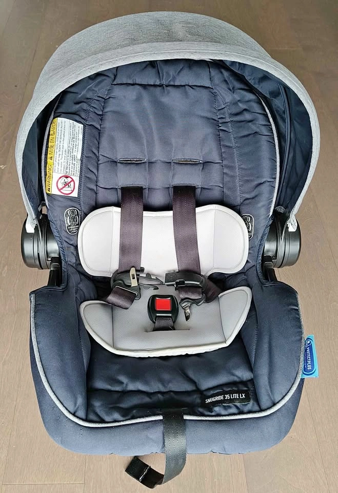 Graco Infant Car Seat and Base