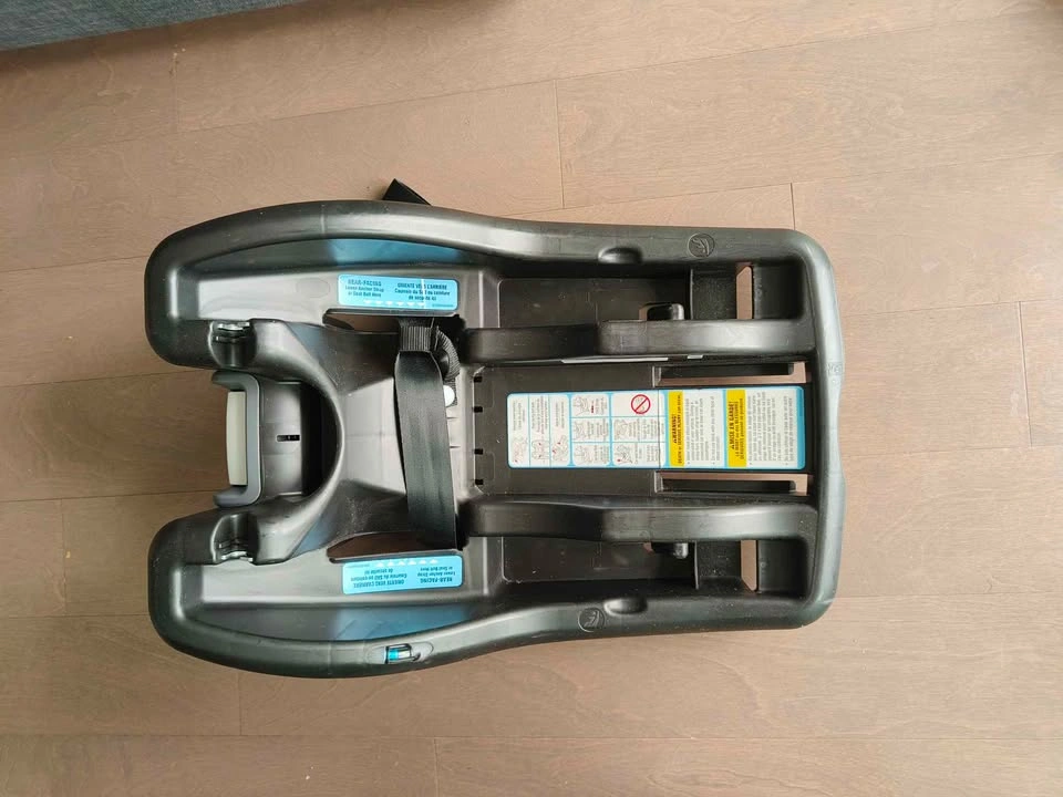 Graco Infant Car Seat and Base - photo 4