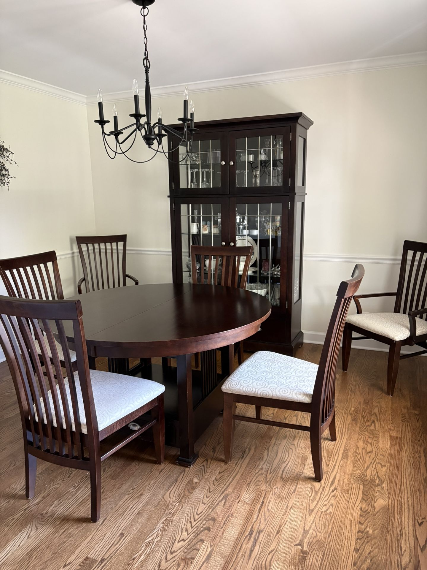Basset Dining Room Set